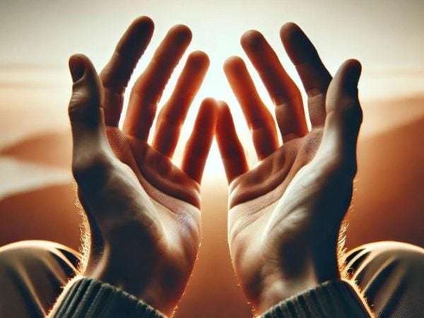 hands Symbolism & Meaning